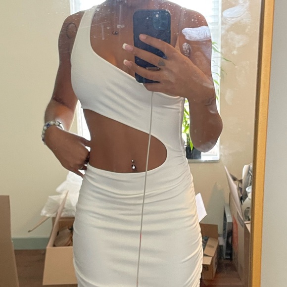🤍🦢 SHEIN One Shoulder Cut Out Dress🦢🤍 - Picture 3 of 4